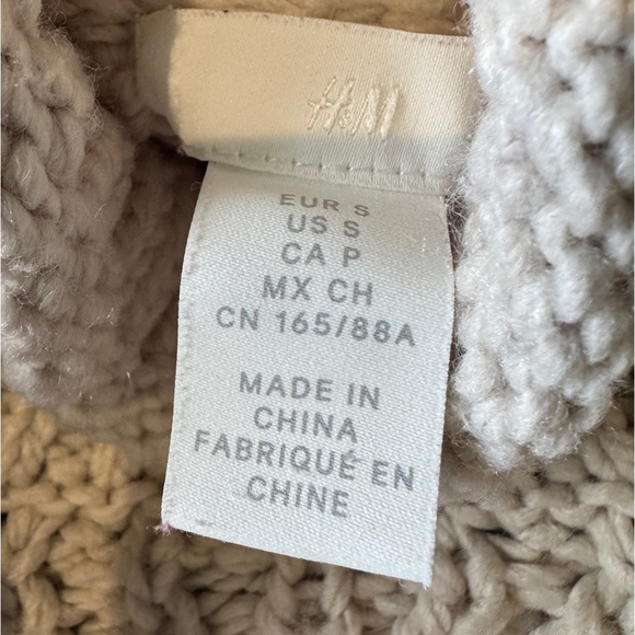 H&M Women's Chunky Cream Sweater, Size S - Picture 2 of 3